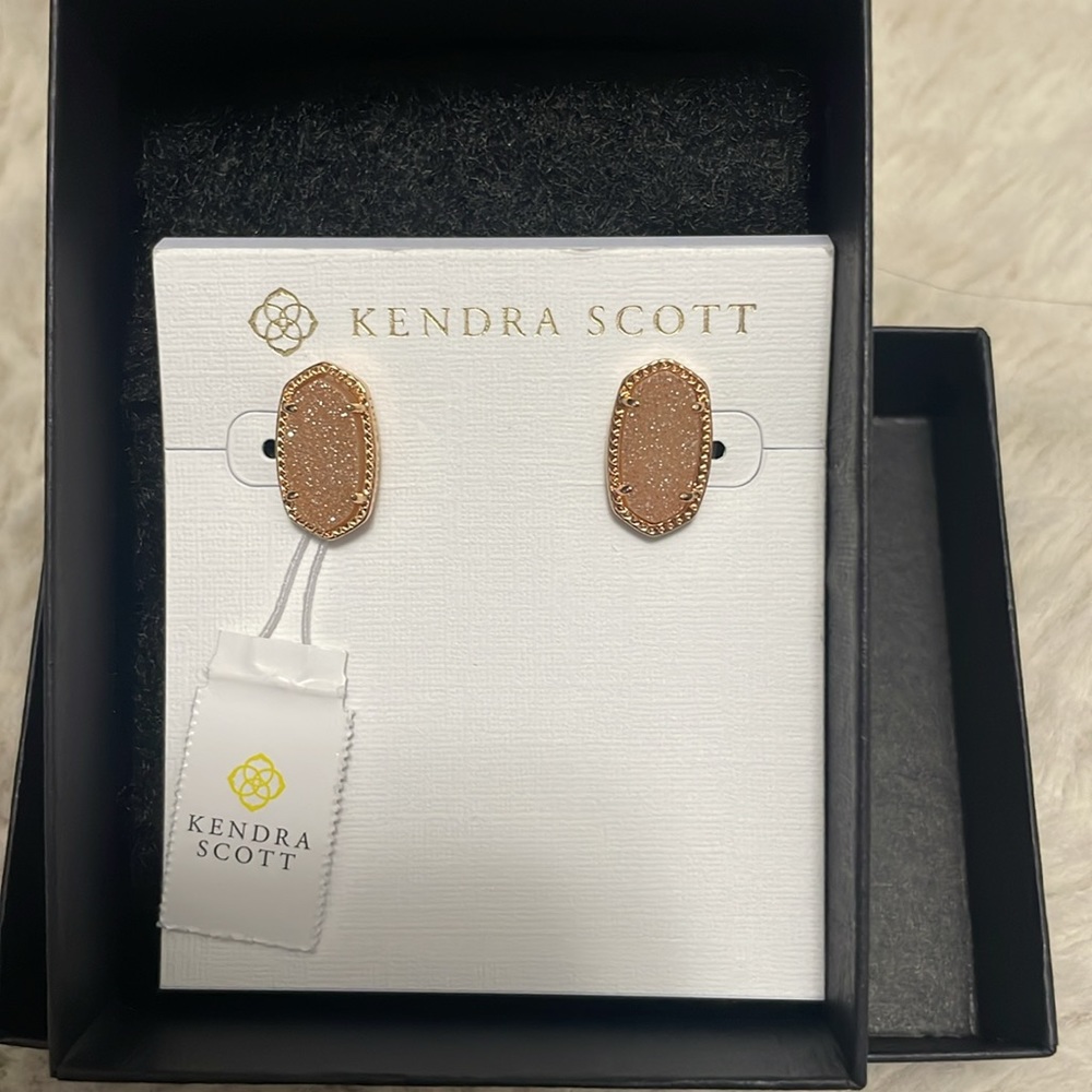 ✨ Kendra Scott Ellie Stud Earrings in Sand Drusy✨ - Picture 4 of 7